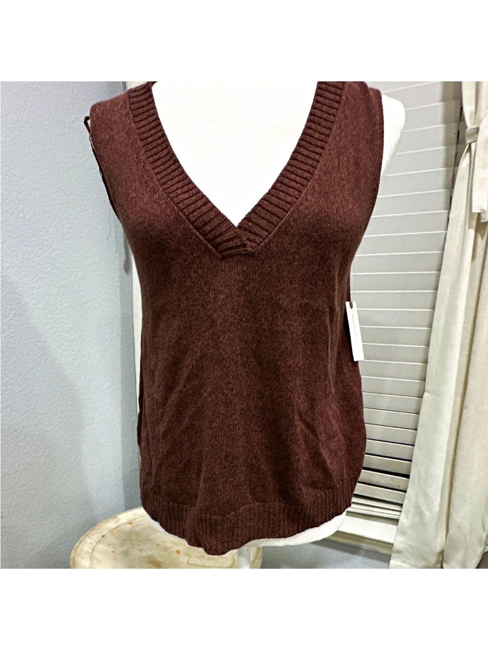 Brown V-Neck Sleeveless Sweater Vest